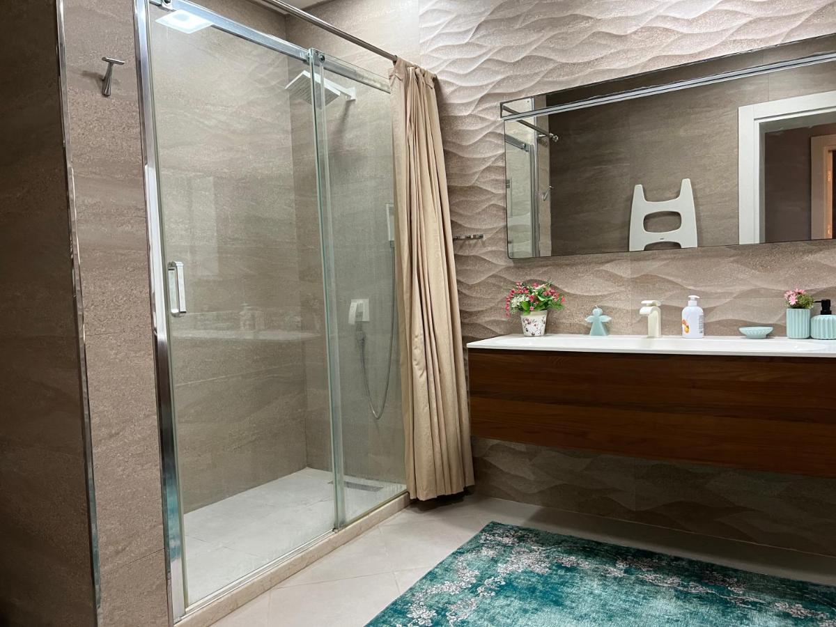 Megafun Luxury Family Apartment Баку Екстериор снимка